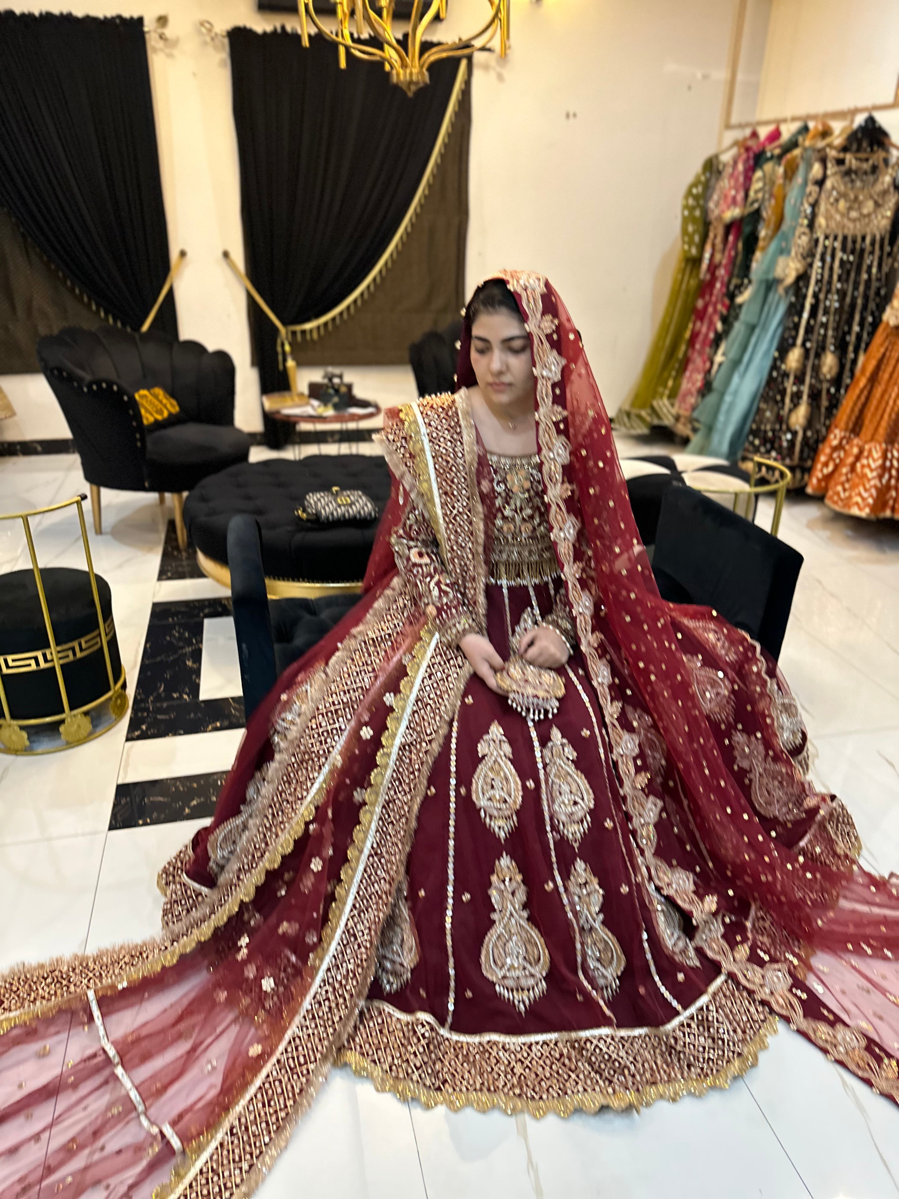 Noureen Color Noureen – Flayers